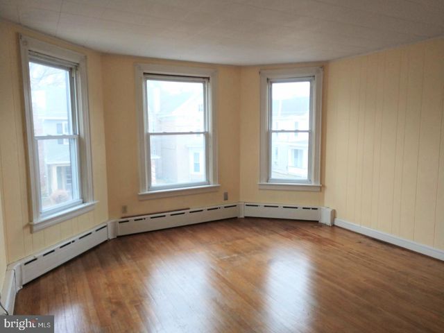 230 W SECOND STREET, Waynesboro, PA 17268