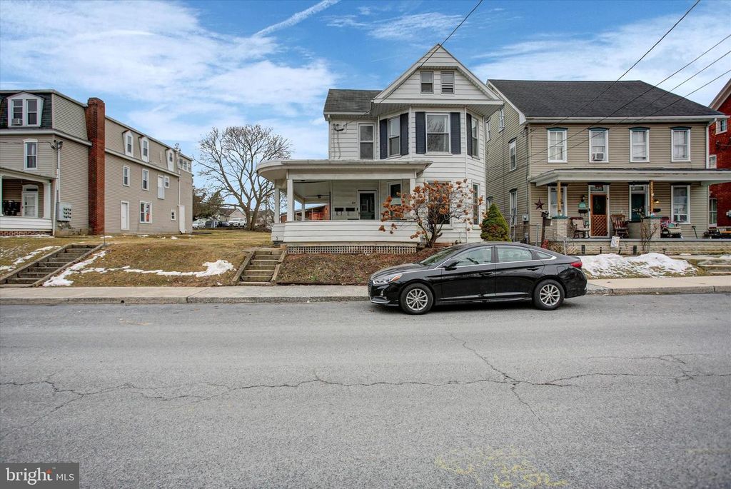230 W SECOND STREET, Waynesboro, PA 17268