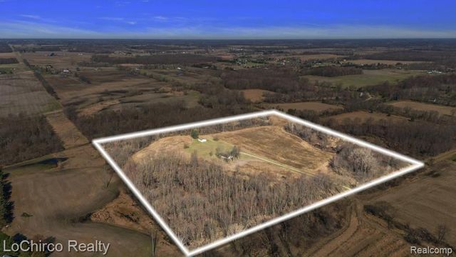 8603 N OWOSSO Road, Fowlerville Village, MI 48836