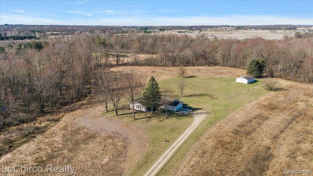 8603 N OWOSSO Road, Fowlerville Village, MI 48836