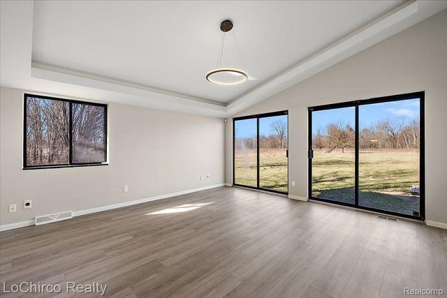 8603 N OWOSSO Road, Fowlerville Village, MI 48836