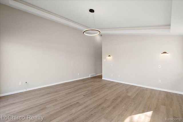 8603 N OWOSSO Road, Fowlerville Village, MI 48836