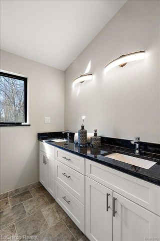 8603 N OWOSSO Road, Fowlerville Village, MI 48836