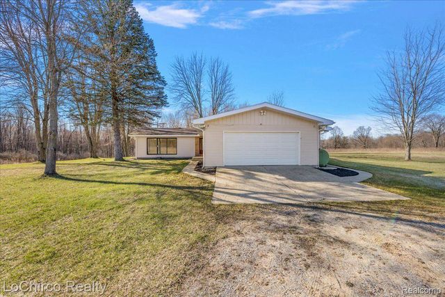 8603 N OWOSSO Road, Fowlerville Village, MI 48836