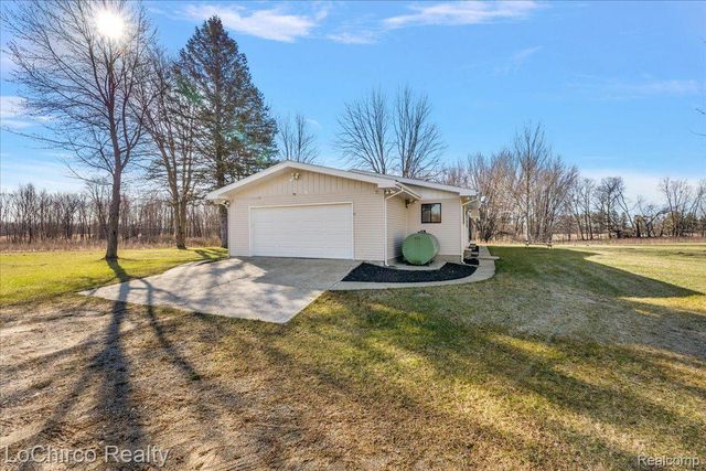 8603 N OWOSSO Road, Fowlerville Village, MI 48836