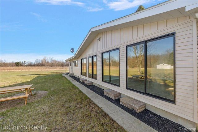 8603 N OWOSSO Road, Fowlerville Village, MI 48836