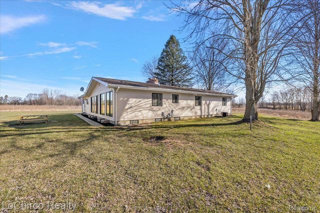 8603 N OWOSSO Road, Fowlerville Village, MI 48836