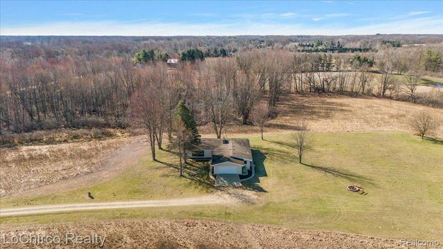 8603 N OWOSSO Road, Fowlerville Village, MI 48836
