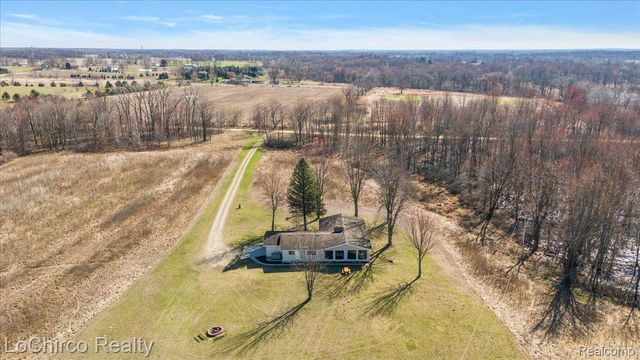 8603 N OWOSSO Road, Fowlerville Village, MI 48836