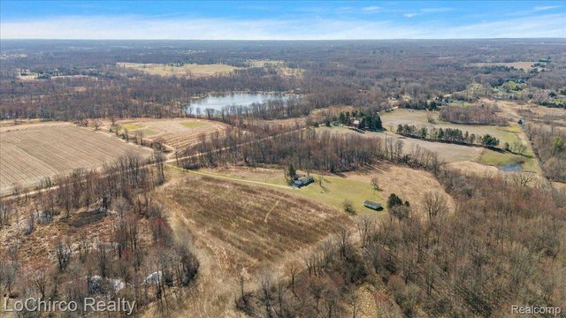 8603 N OWOSSO Road, Fowlerville Village, MI 48836