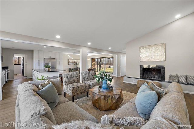 8603 N OWOSSO Road, Fowlerville Village, MI 48836