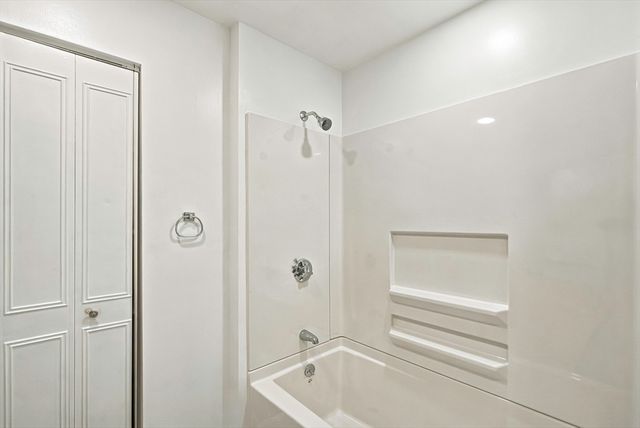 59 School St B18, Northborough, MA 01532
