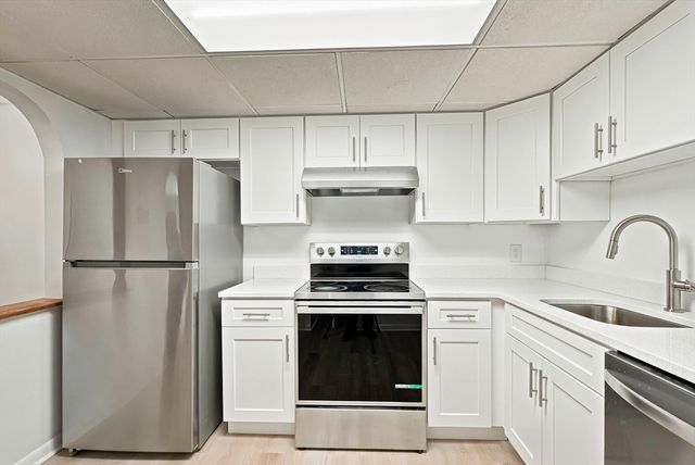 59 School St B18, Northborough, MA 01532