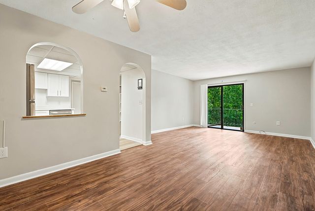 59 School St B18, Northborough, MA 01532