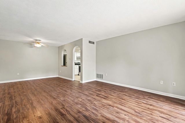 59 School St B18, Northborough, MA 01532