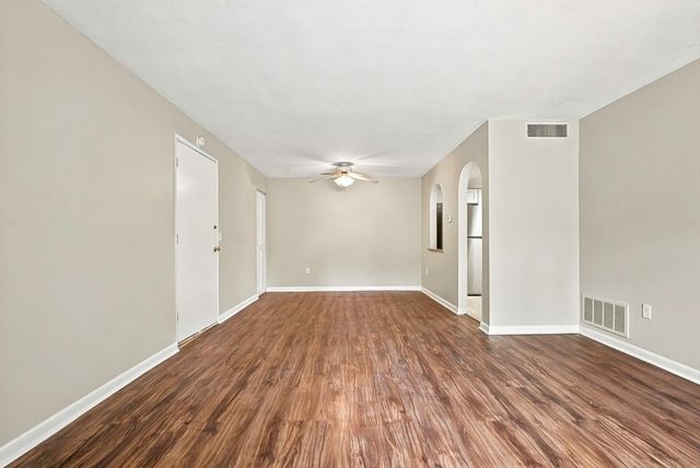 59 School St B18, Northborough, MA 01532