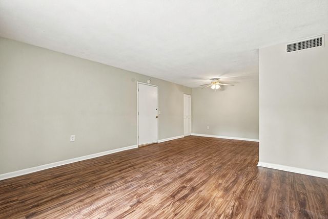 59 School St B18, Northborough, MA 01532