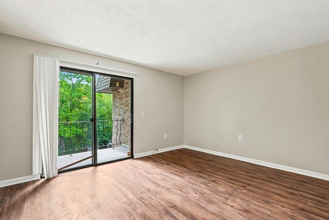59 School St B18, Northborough, MA 01532