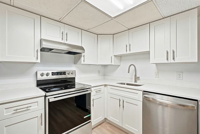 59 School St B18, Northborough, MA 01532