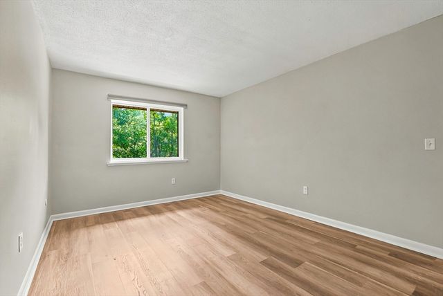 59 School St B18, Northborough, MA 01532