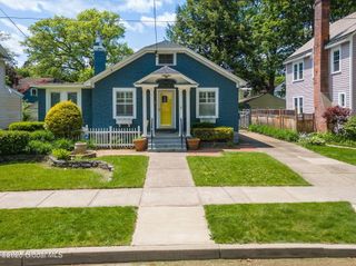 39 Pinewood Avenue, Saratoga Springs, NY 12866