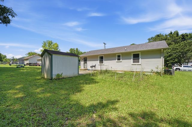 535 Donna Dr, Clarksville, TN 37042