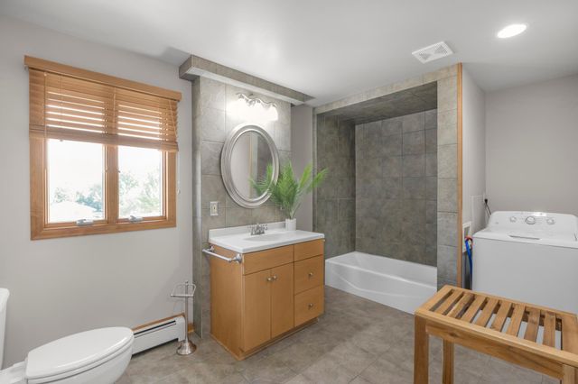 1300 Harbor Lane N, Plymouth, MN 55447