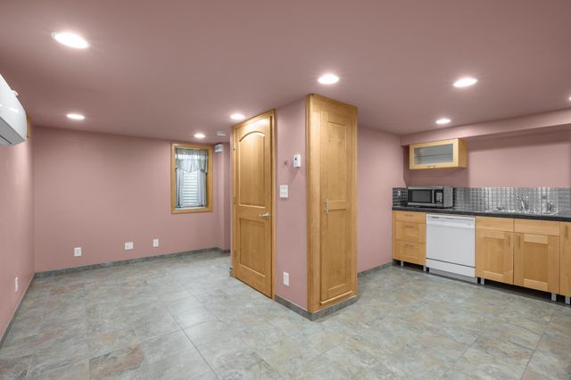 1300 Harbor Lane N, Plymouth, MN 55447