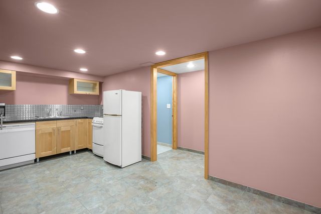 1300 Harbor Lane N, Plymouth, MN 55447