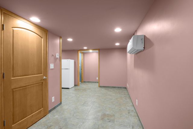 1300 Harbor Lane N, Plymouth, MN 55447