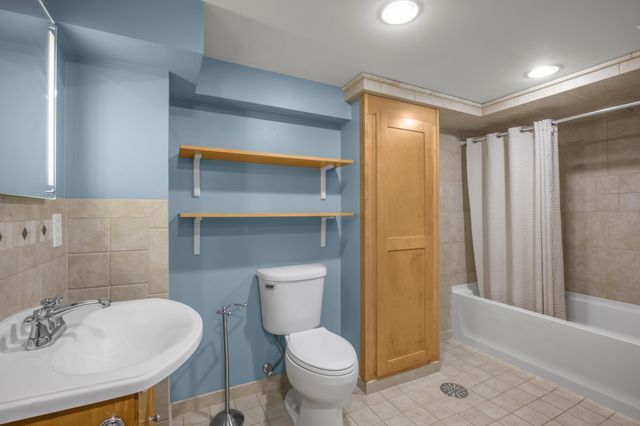 1300 Harbor Lane N, Plymouth, MN 55447