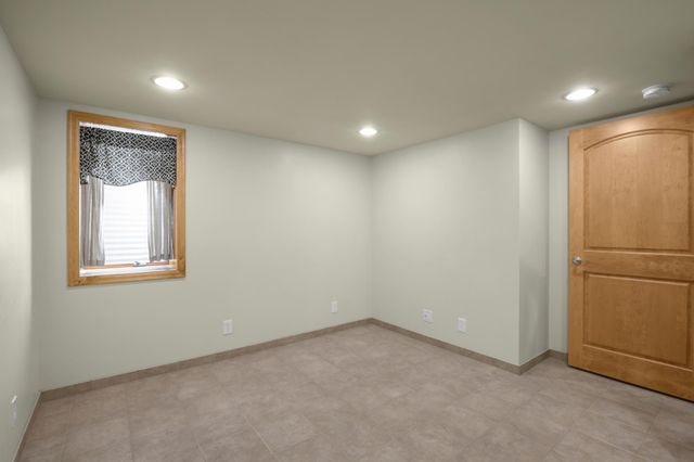 1300 Harbor Lane N, Plymouth, MN 55447