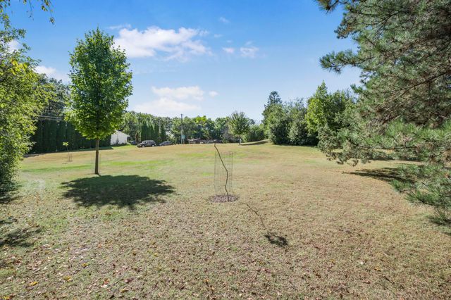 1300 Harbor Lane N, Plymouth, MN 55447