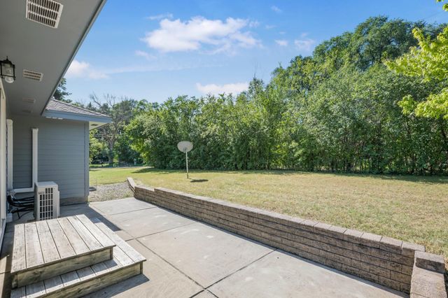 1300 Harbor Lane N, Plymouth, MN 55447