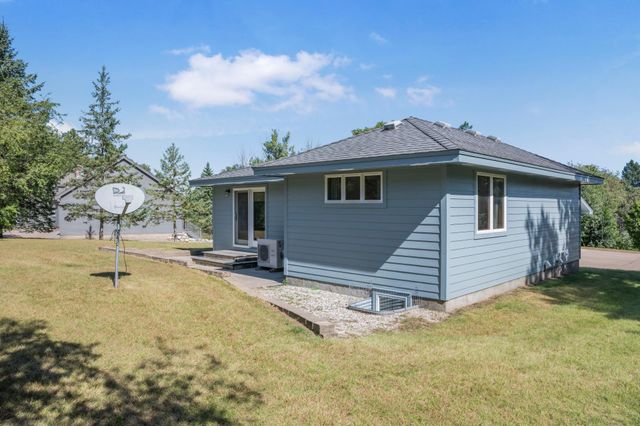 1300 Harbor Lane N, Plymouth, MN 55447