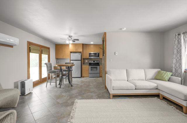 1300 Harbor Lane N, Plymouth, MN 55447