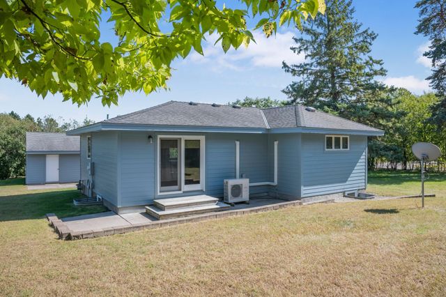 1300 Harbor Lane N, Plymouth, MN 55447