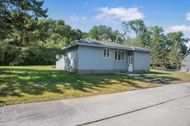 1300 Harbor Lane N, Plymouth, MN 55447