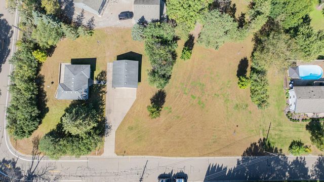 1300 Harbor Lane N, Plymouth, MN 55447