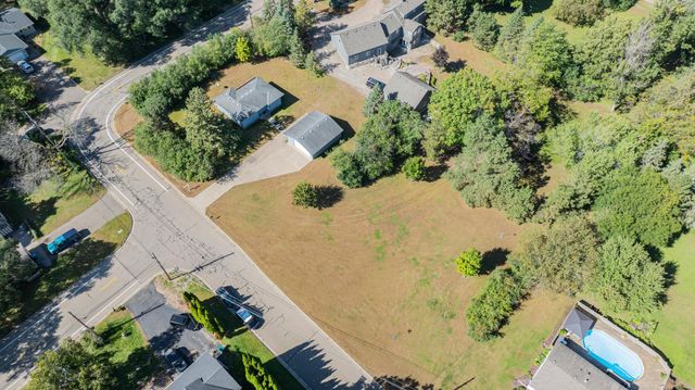 1300 Harbor Lane N, Plymouth, MN 55447