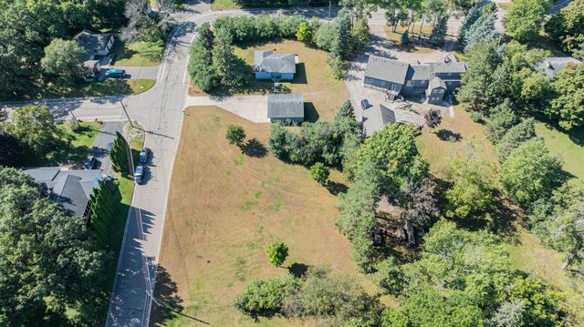 1300 Harbor Lane N, Plymouth, MN 55447