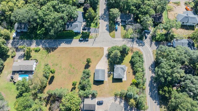 1300 Harbor Lane N, Plymouth, MN 55447