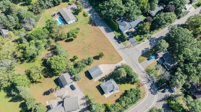 1300 Harbor Lane N, Plymouth, MN 55447