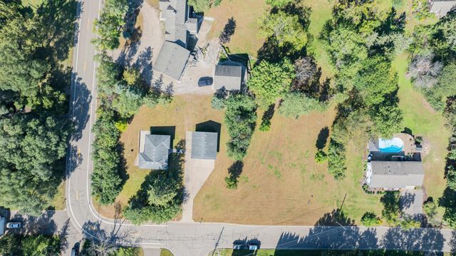 1300 Harbor Lane N, Plymouth, MN 55447