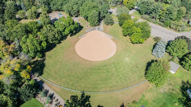 1300 Harbor Lane N, Plymouth, MN 55447