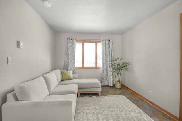 1300 Harbor Lane N, Plymouth, MN 55447