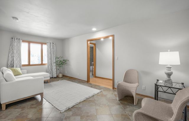 1300 Harbor Lane N, Plymouth, MN 55447