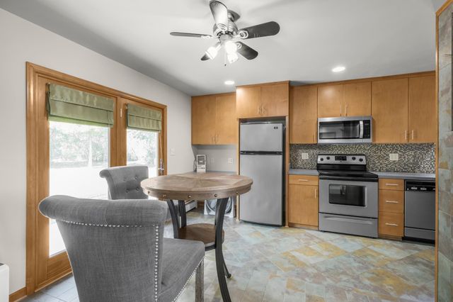 1300 Harbor Lane N, Plymouth, MN 55447