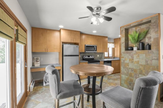 1300 Harbor Lane N, Plymouth, MN 55447