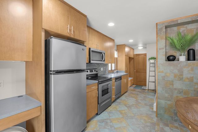 1300 Harbor Lane N, Plymouth, MN 55447